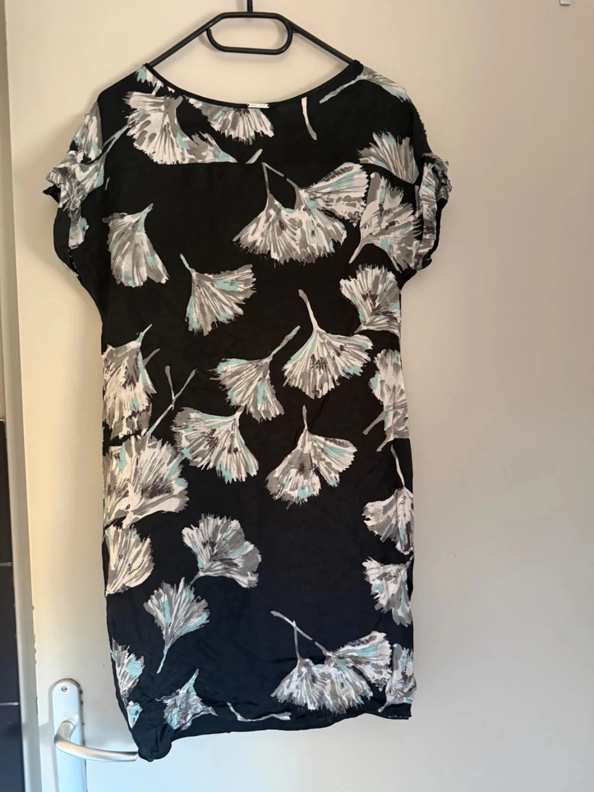 Vestido fluido y ligero estampado One Step con lentejuelas en los hombros Talla 36 – photo 3